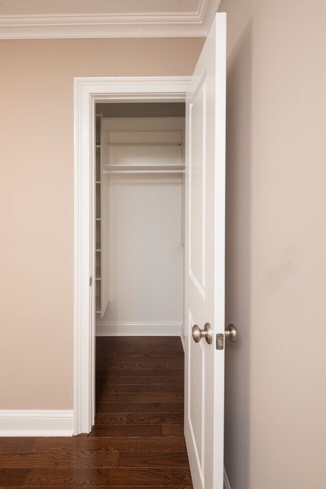 Interior Photo - Cambridge Manor
