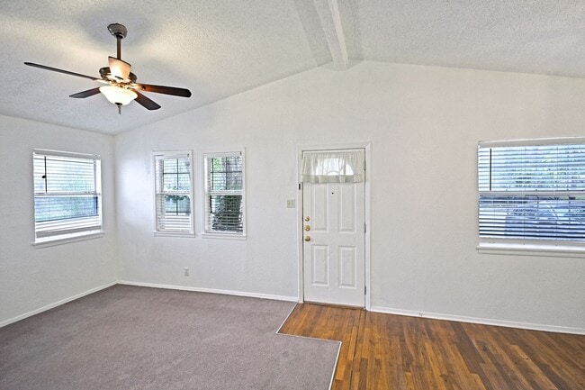 Building Photo - 633 S Academy Ave