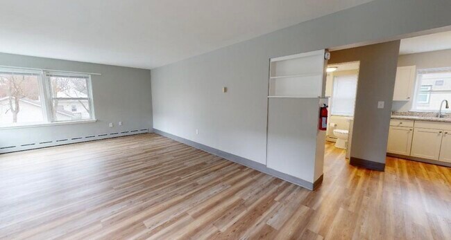 1 dormitorio, 1 baño, sala de estar - 503 N Riverview Dr