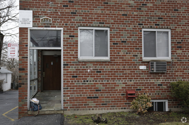 Building Photo - 158 Drake Ave