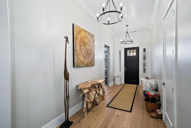 Building Photo - 4 bed | 2 bath | 3 car garage single story...