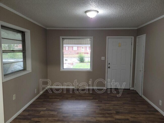 Foto del edificio - 117 Larkwood Ave