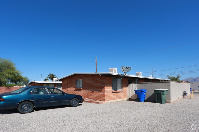 Building Photo - 4114-4122 E Bellevue St