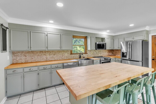 Foto del edificio - 3025 Trewhitt Rd SE