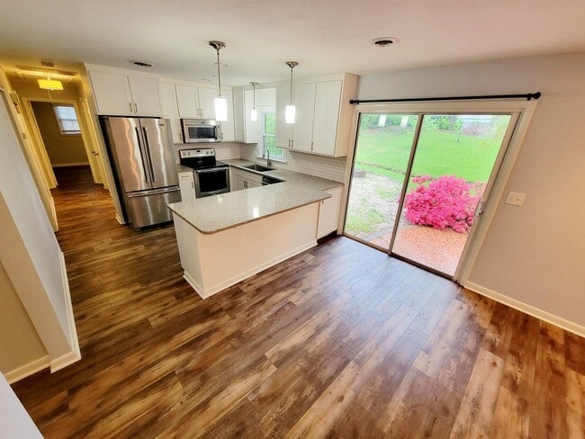 Foto del edificio - Beautiful 3 bedroom 2 bath West Burlington...