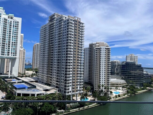 Foto del edificio - 495 Brickell Ave