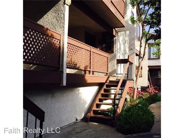 Primary Photo - 2 br, 2.5 bath House - 3715 Emerald St, # G