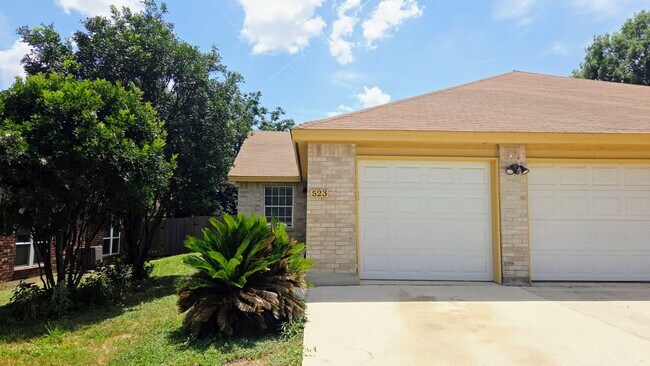 Foto del edificio - 523 Clearfield Dr