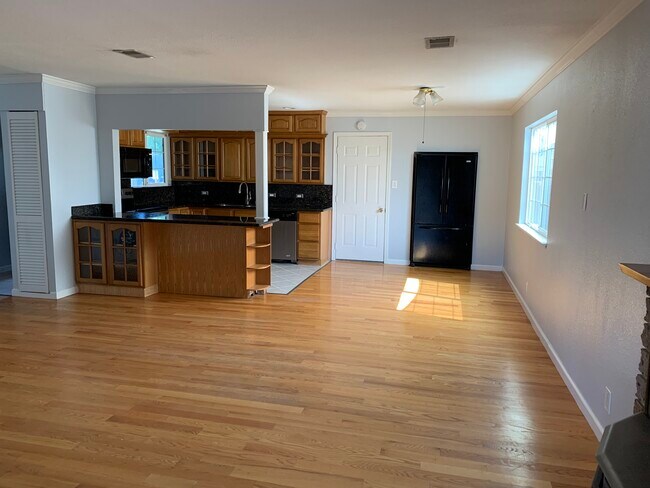Building Photo - 2596 E Olivera Rd