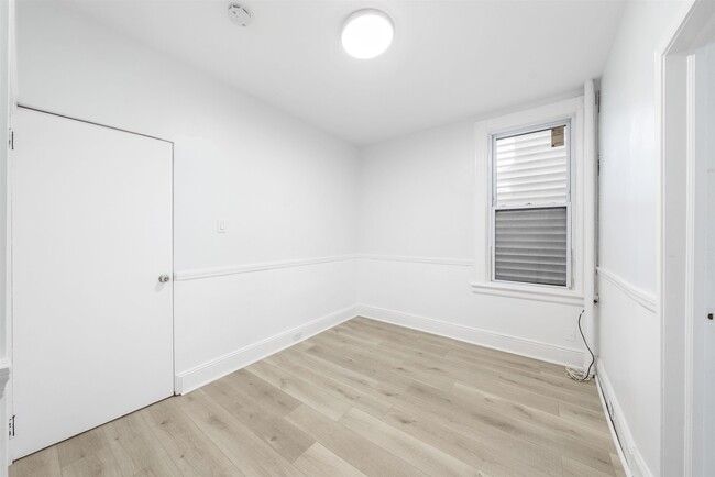 Building Photo - 214 50th St
