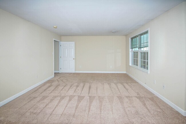 Foto del edificio - 3 BEDROOM 2.5 BATHROOM APARTMENT