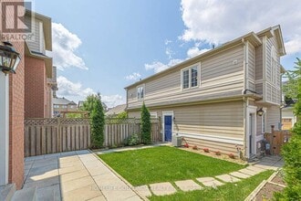Building Photo - 32 Cardrew St