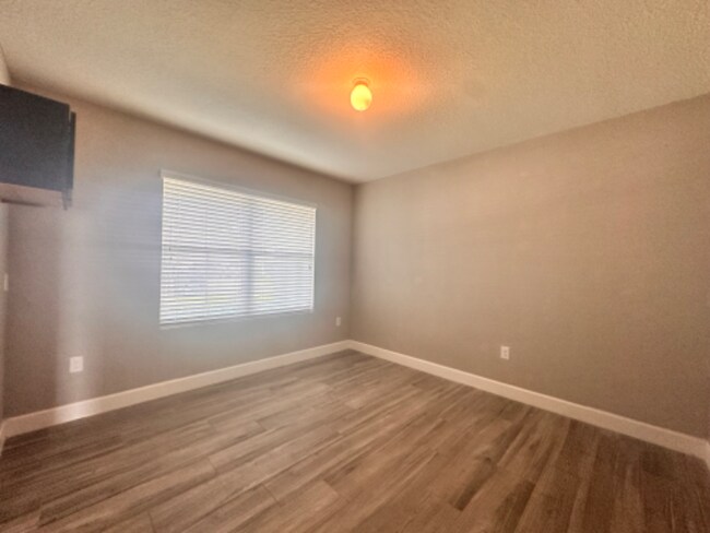 Building Photo - 4441 Lindever Ln