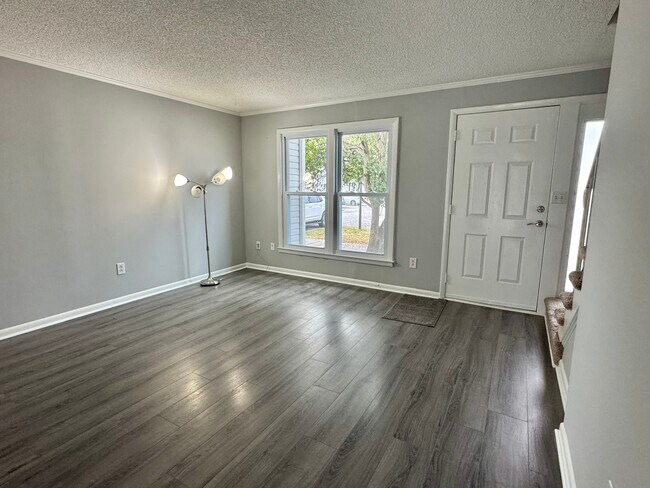 Foto del edificio - 4115 Little River Rd