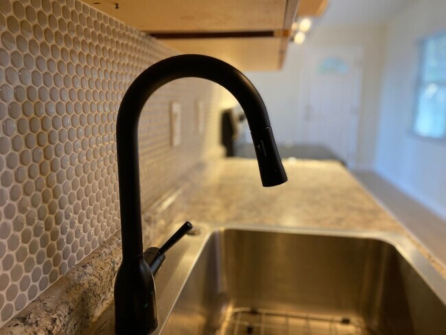Foto del edificio - 2 Bedroom, 1 Bath Duplex - Priced to Rent!