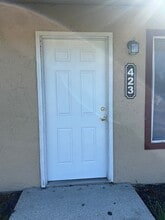 Building Photo - 423 E Rosewood Ln