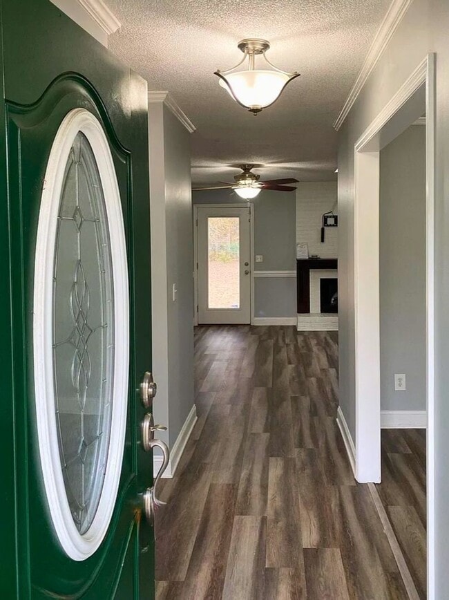 Building Photo - 3/2.5 bath home with large yard!