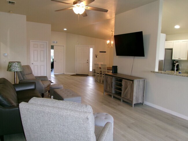 Foto del edificio - Desirable Gated Sandoval of Cape Coral