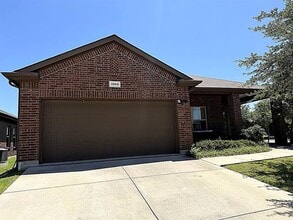 Building Photo - 1800 Potrillo Ln