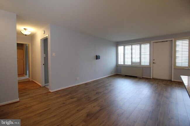 Foto del edificio - 4501 Arlington Blvd