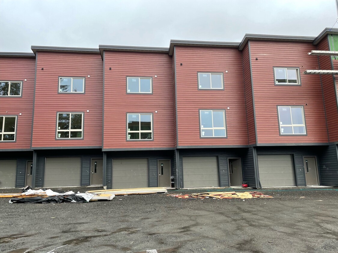 Foto principal - Tongass Townhomes