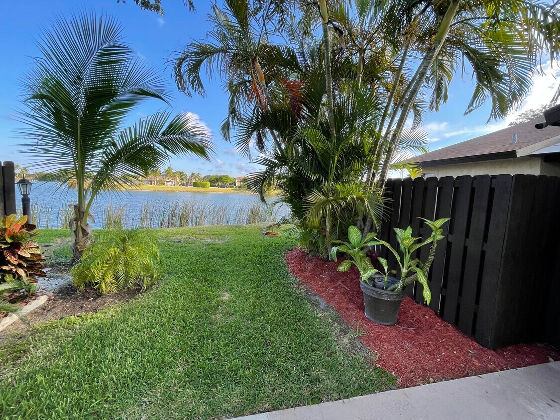 1604 Waterview Cir, Palm Springs, FL 33461 House Rental in Palm