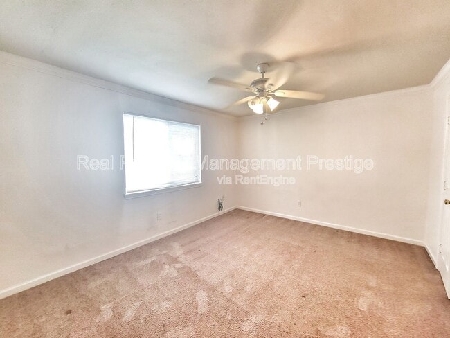 Photo - 1520 Yale St Apartment