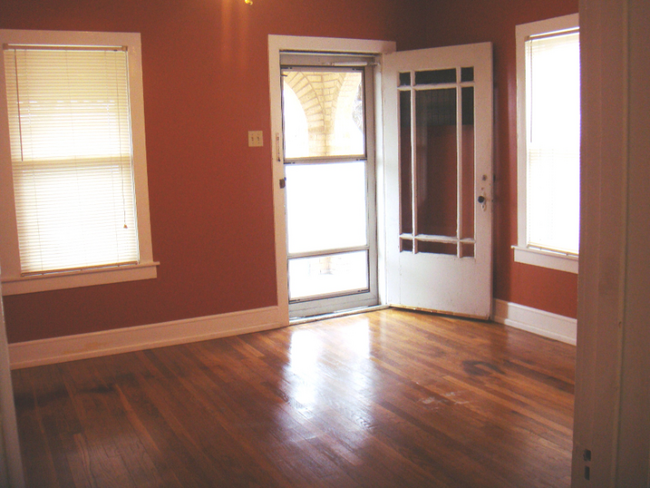 Building Photo - 1206 S Abe St