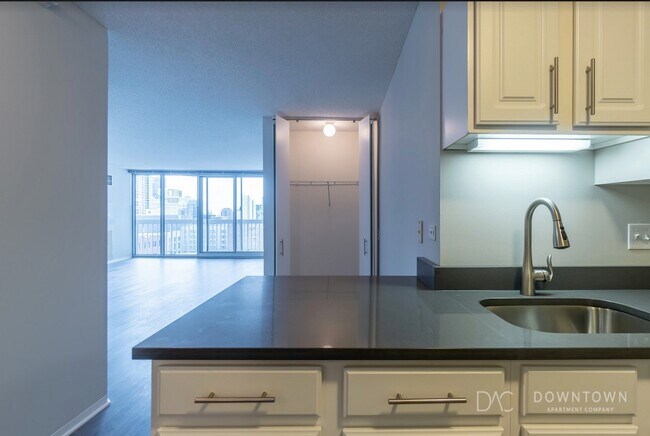 Foto del edificio - 411 N State St