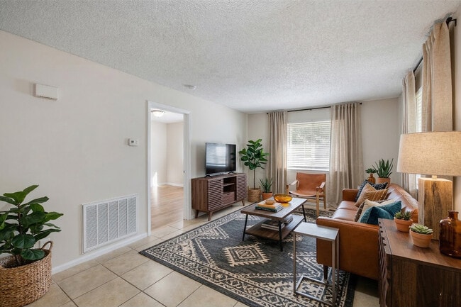 Building Photo - Cypress Pointe