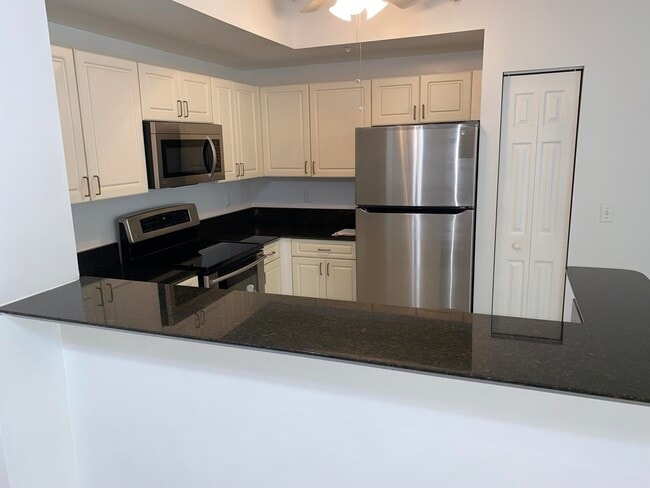 Building Photo - 720 S Sapodilla Ave