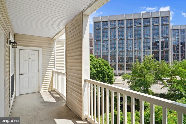 Foto del edificio - 4551 Strutfield Ln