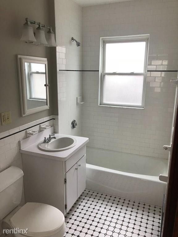 Building Photo - 2 br, 1 bath - 18 Saint Marks Rd