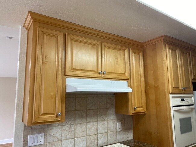 Cabinets - 1667 Whitwood Ln