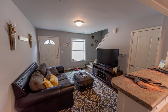 Building Photo - 35 Ennis Dr