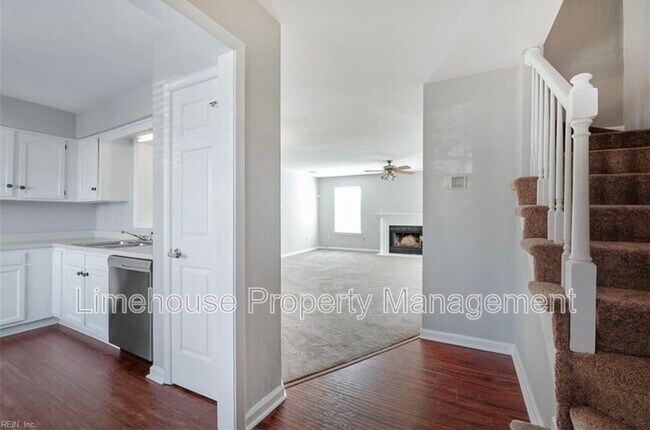 Building Photo - 437 Greenview Dr