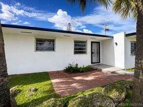 Building Photo - 2152 SW 72nd Ave