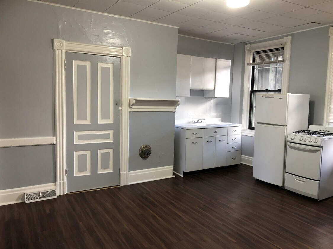 Primary Photo - 1139 Brabec St