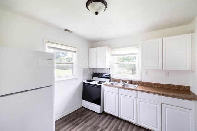 Building Photo - 6119 Nimitz Dr
