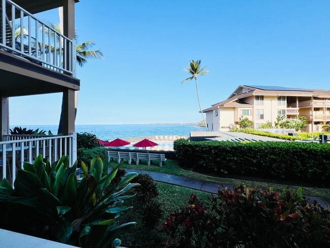 Foto del edificio - Oceanfront 2BR / 2BA Condo at The Sea Village on Ali'i Drive