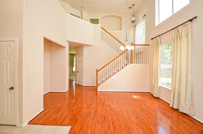Building Photo - 615 Mosman Ct