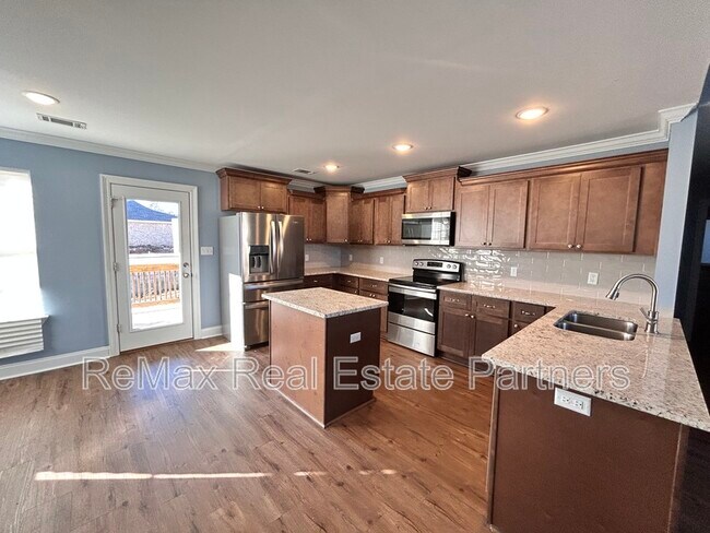 Building Photo - 9 Canyon Oak