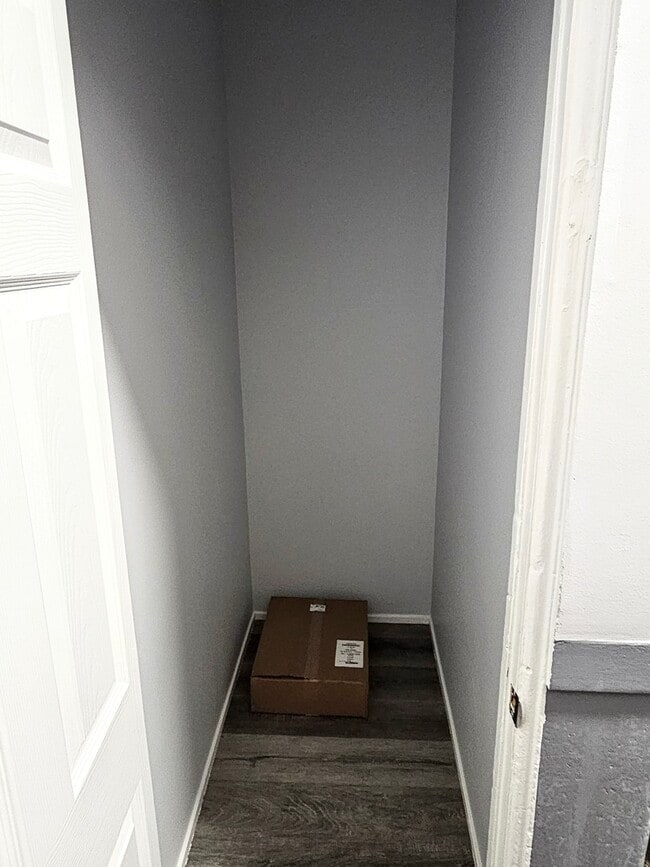 Building Photo - 1415 W Erie St