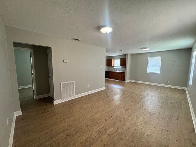Foto del edificio - 1047 Ellis Ln