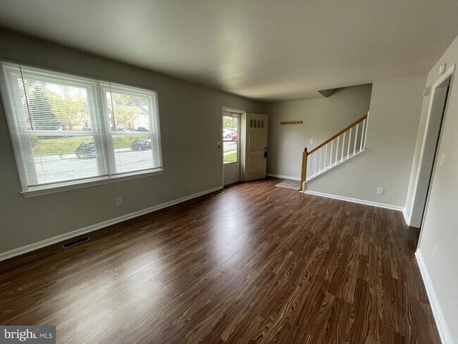 Building Photo - 145 Falmouth Dr
