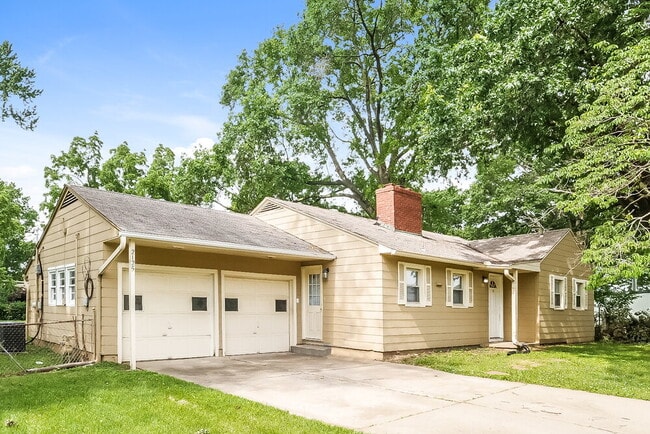 Building Photo - 2125 NE Gaddy Rd