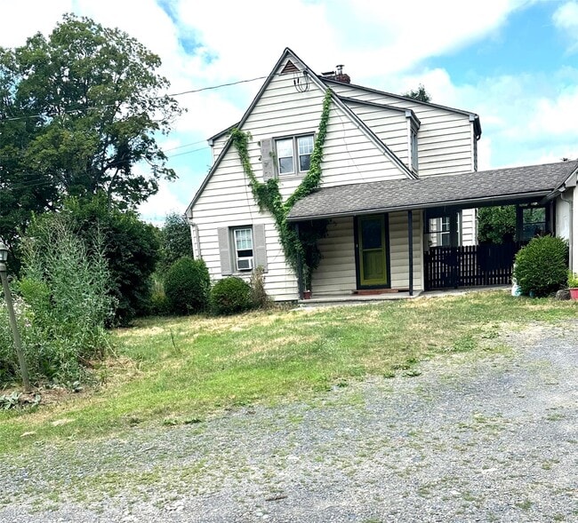 Building Photo - 3970 Summerville Way
