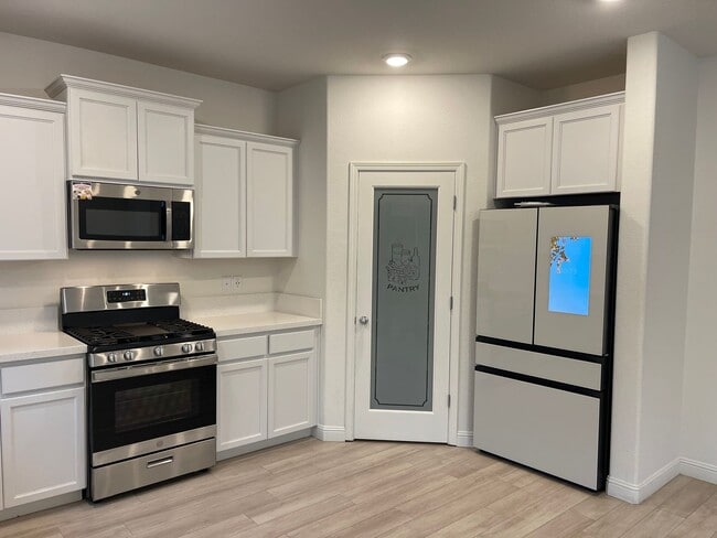 Building Photo - Modern 3 bedroom home in Gated Community