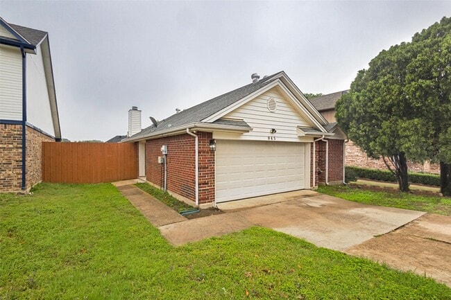 Foto del edificio - 945 Ramblewood Dr