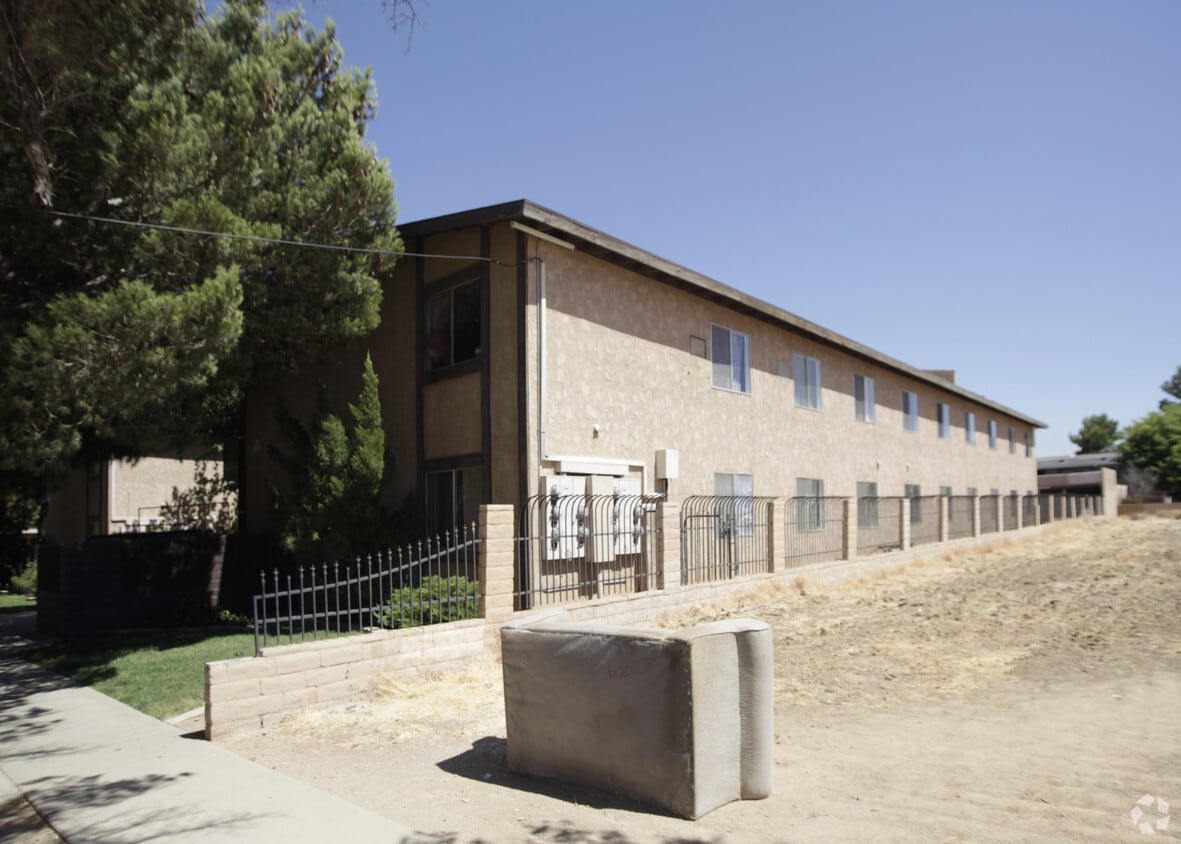 Building - 518-524 E Avenue Q-12